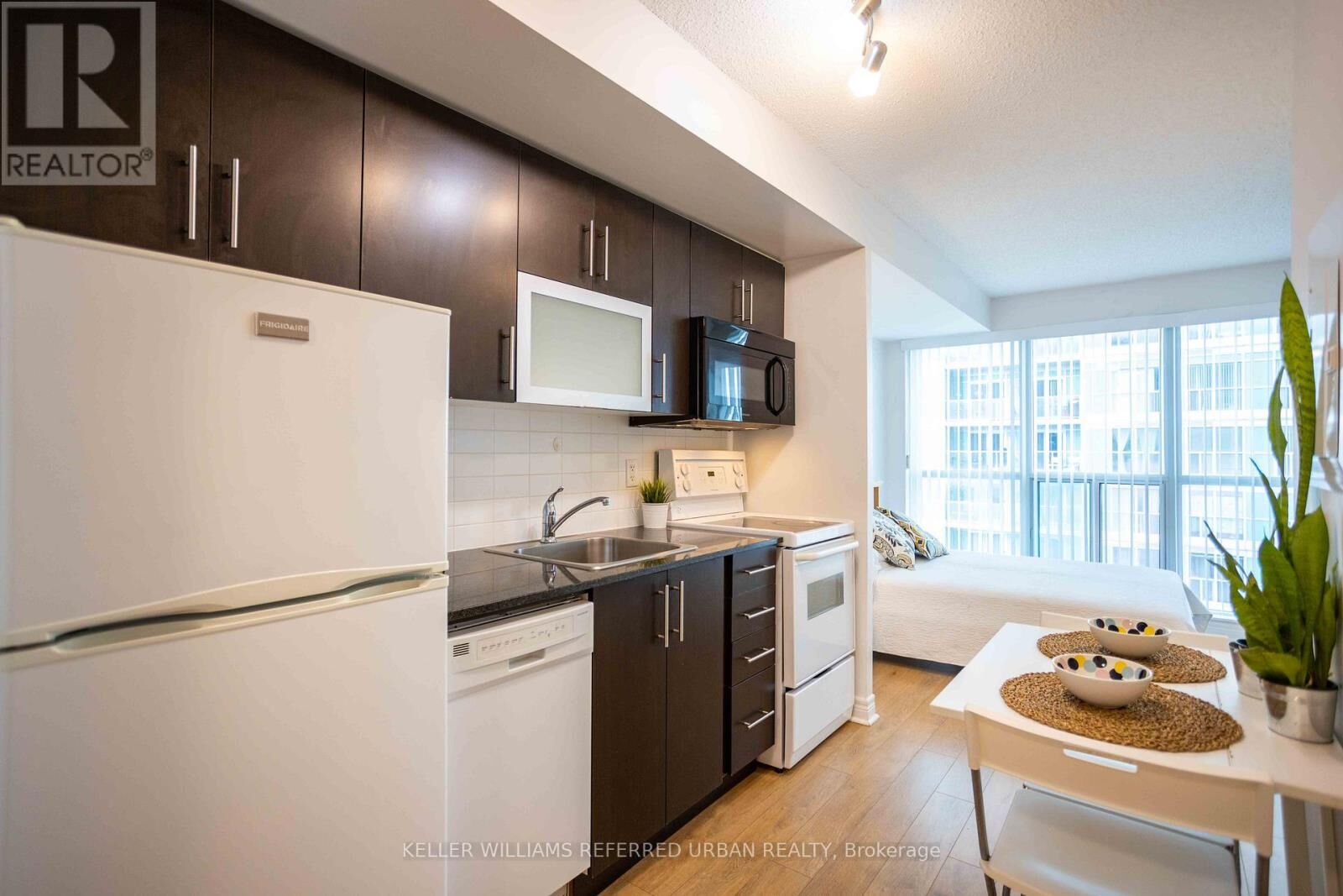 Property Photo:  50 Town Centre Court 1107  ON M1P 4Y7 