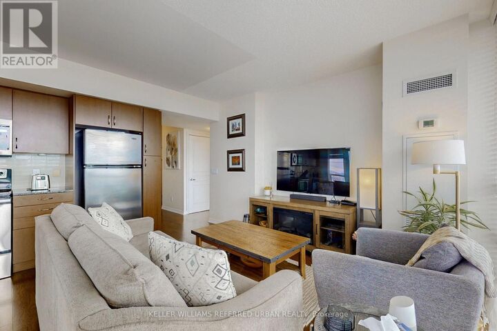 Property Photo:  15 Legion Road 1704  ON M8V 0A9 