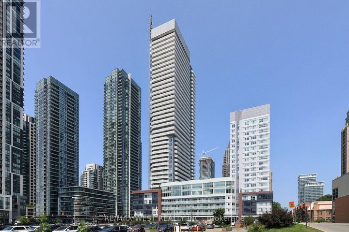 Property Photo:  4065 Confederation Parkway 412  ON L5B 0L4 