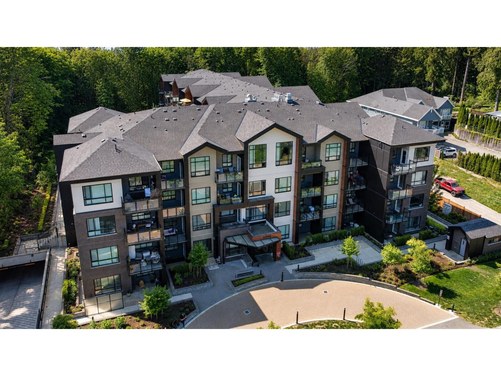 Property Photo:  32690 14th Avenue 203  BC V2V 0K5 