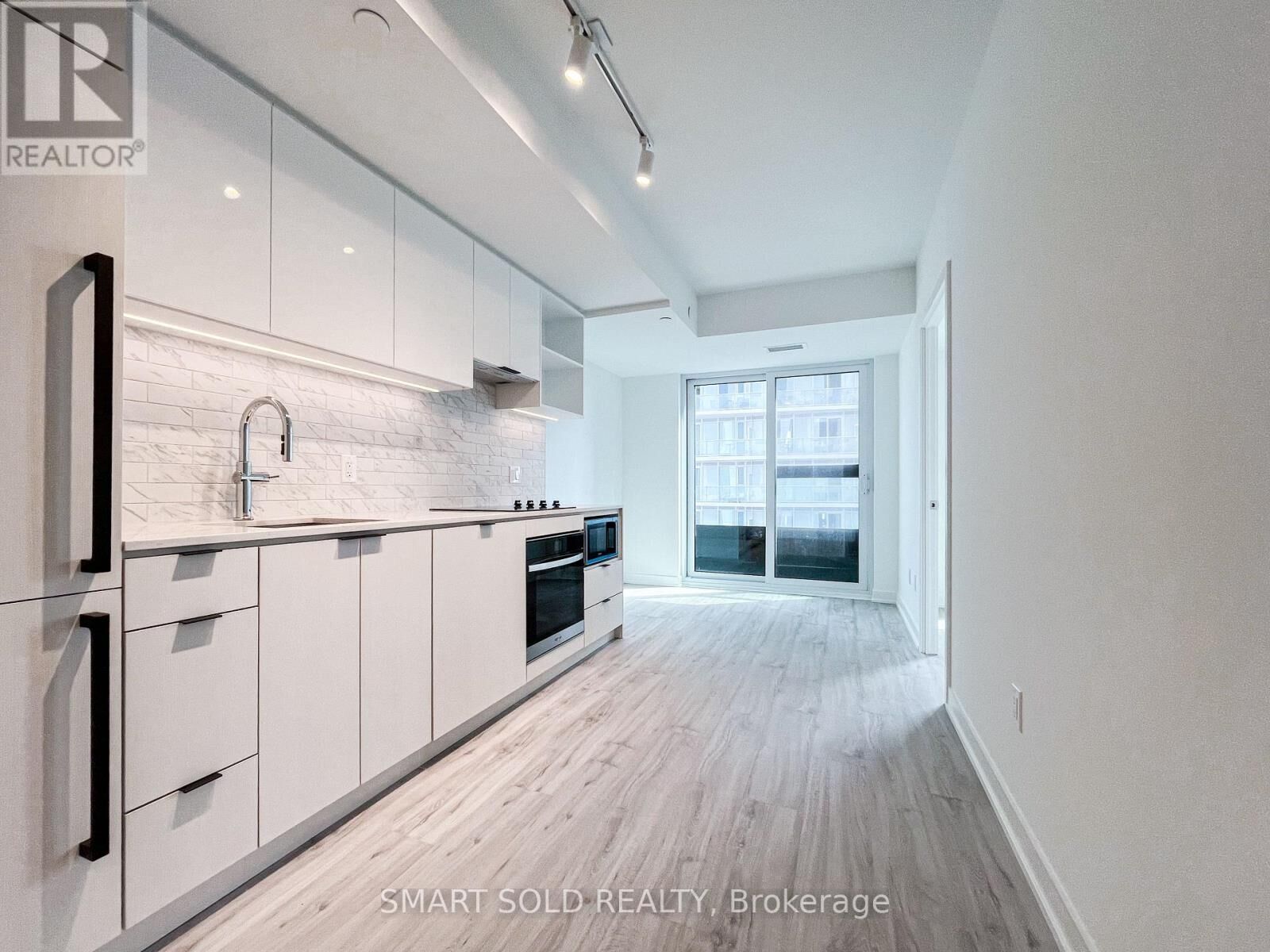Property Photo:  252 Church Street East 1809  ON M5B 1Z2 