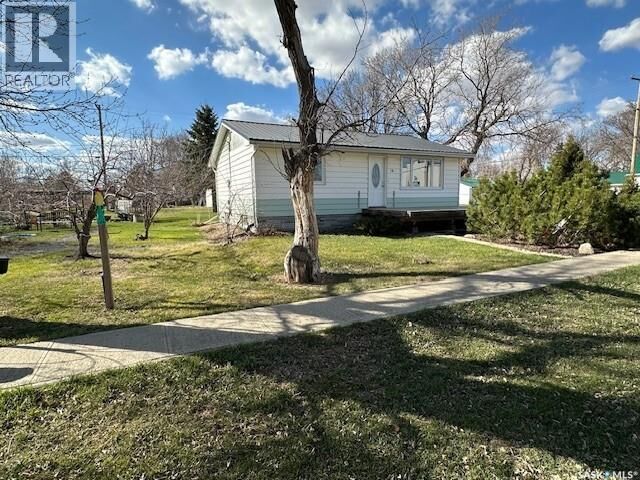 Property Photo:  16 McCulloch Street  SK S0G 1N0 