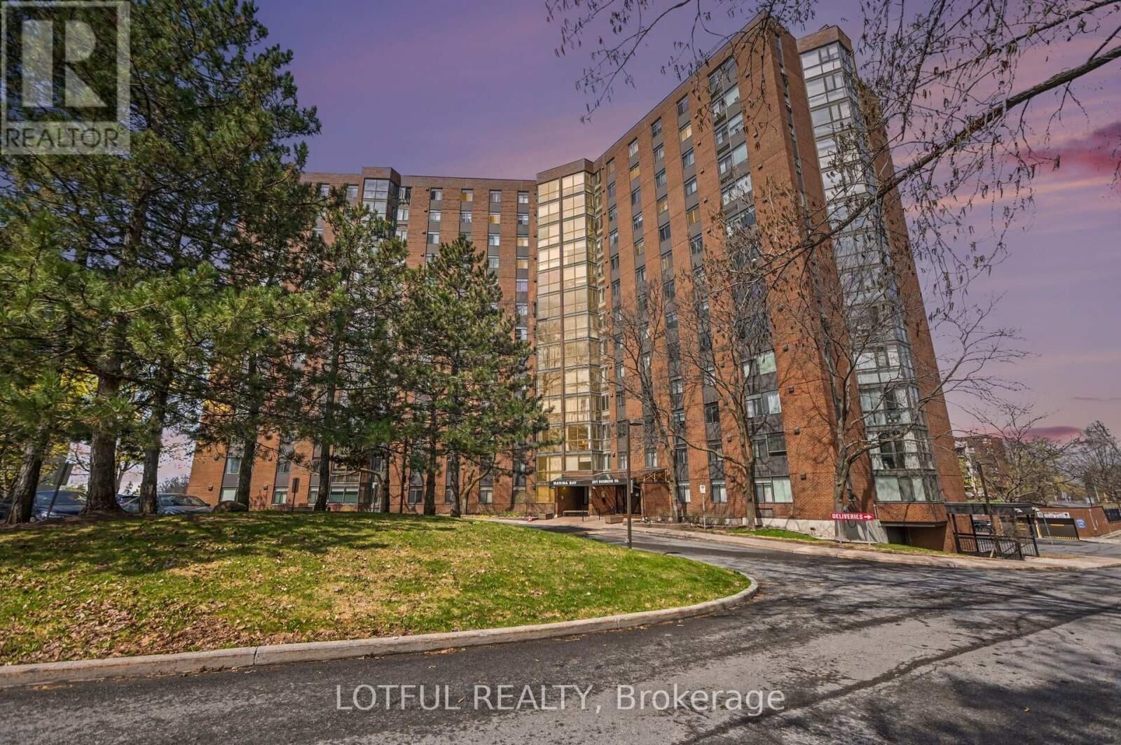 Property Photo:  2871 Richmond Road 1114  ON K2B 8M5 
