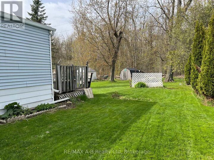 Property Photo:  123 Ash Street  ON N5A 6S6 