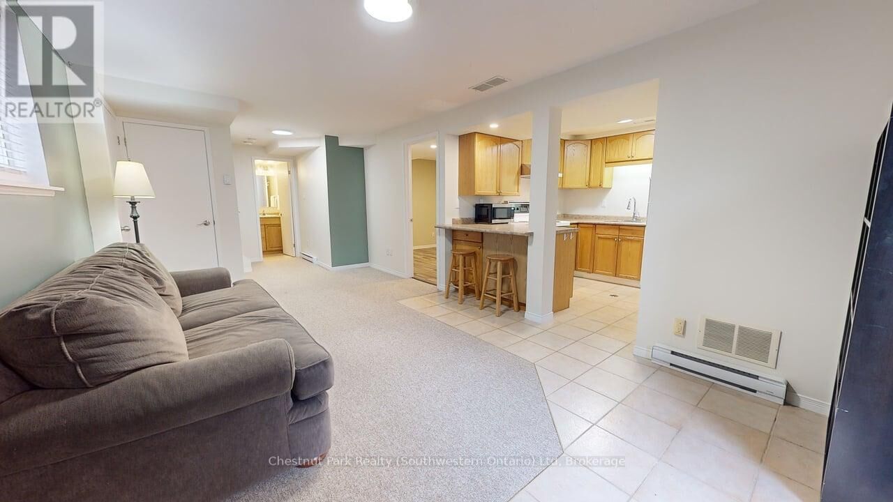 Property Photo:  22 Moss Place Lower  ON N1G 4V1 