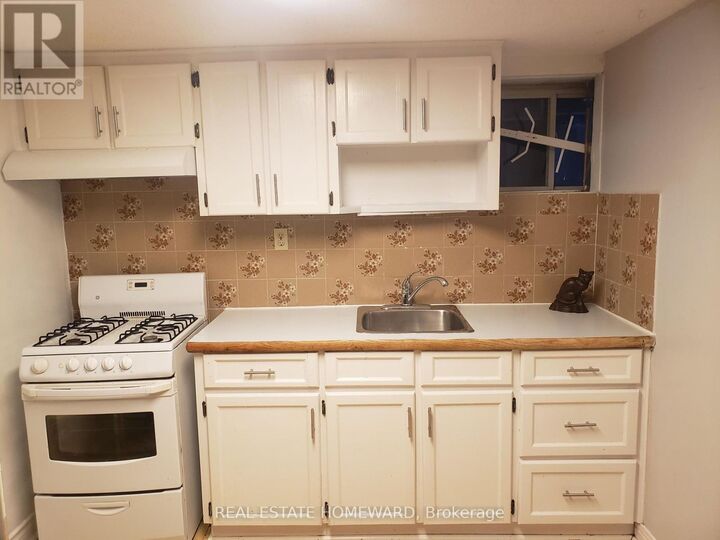 Property Photo:  697 Dupont Street 3  ON M6G 1Z5 