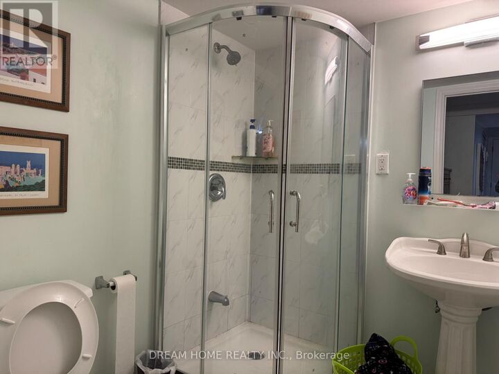 Property Photo:  850 Clarkson Road South Room A  ON L5J 2V3 
