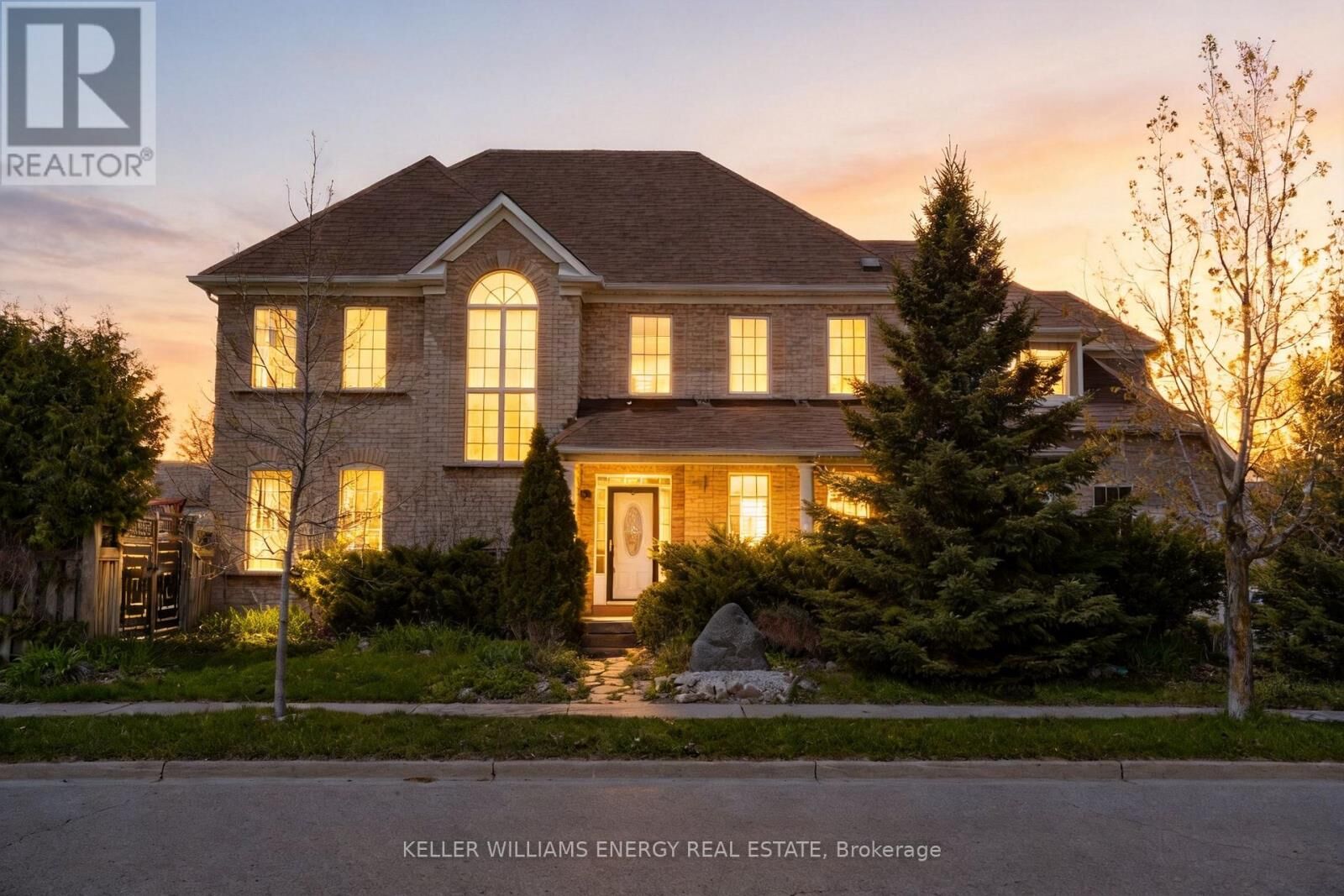 Property Photo:  51 Divine Drive  ON L1R 2T5 