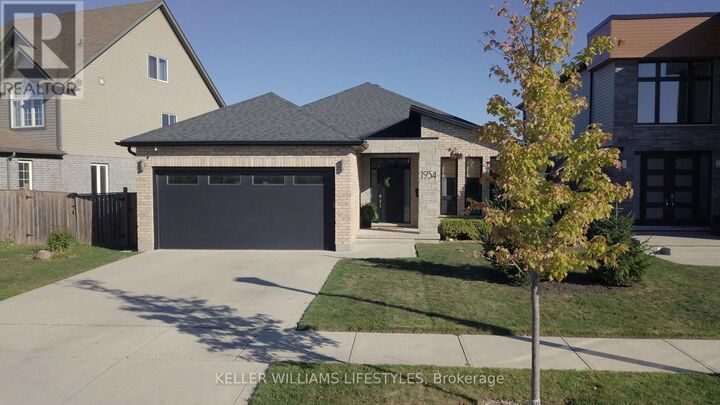 Property Photo:  1934 Wateroak Drive  ON N6G 0M7 