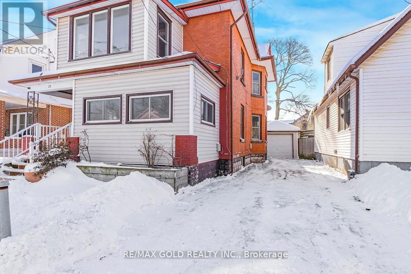 Property Photo:  23 Avenue Place 2  ON L3B 4B2 