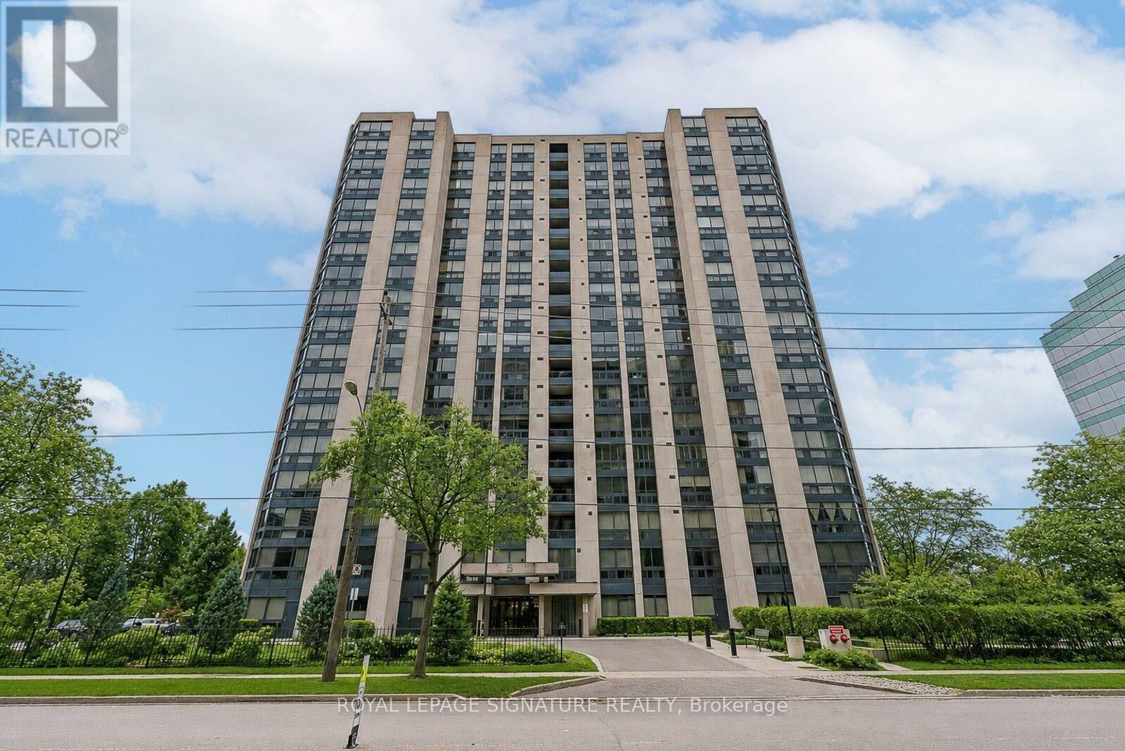 Property Photo:  5 Kenneth Avenue 205  ON M2N 6M7 