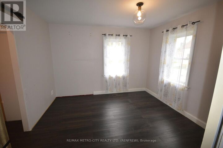 Property Photo:  143 Munroe Avenue West  ON K7V 3L2 
