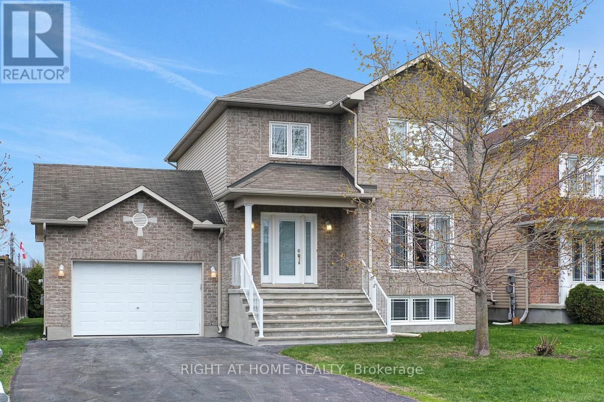 Property Photo:  27 Manoir Street  ON K0A 1W0 