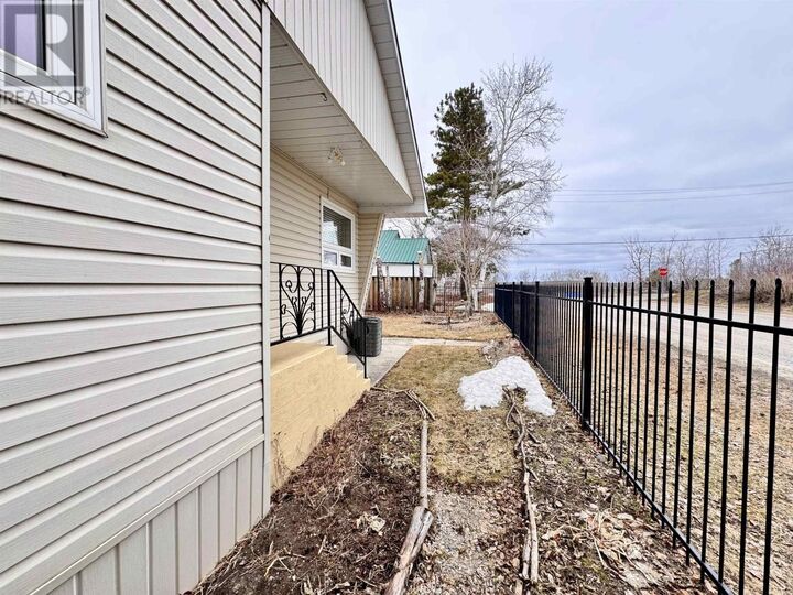 Property Photo:  28 William St  ON P0V 1L0 