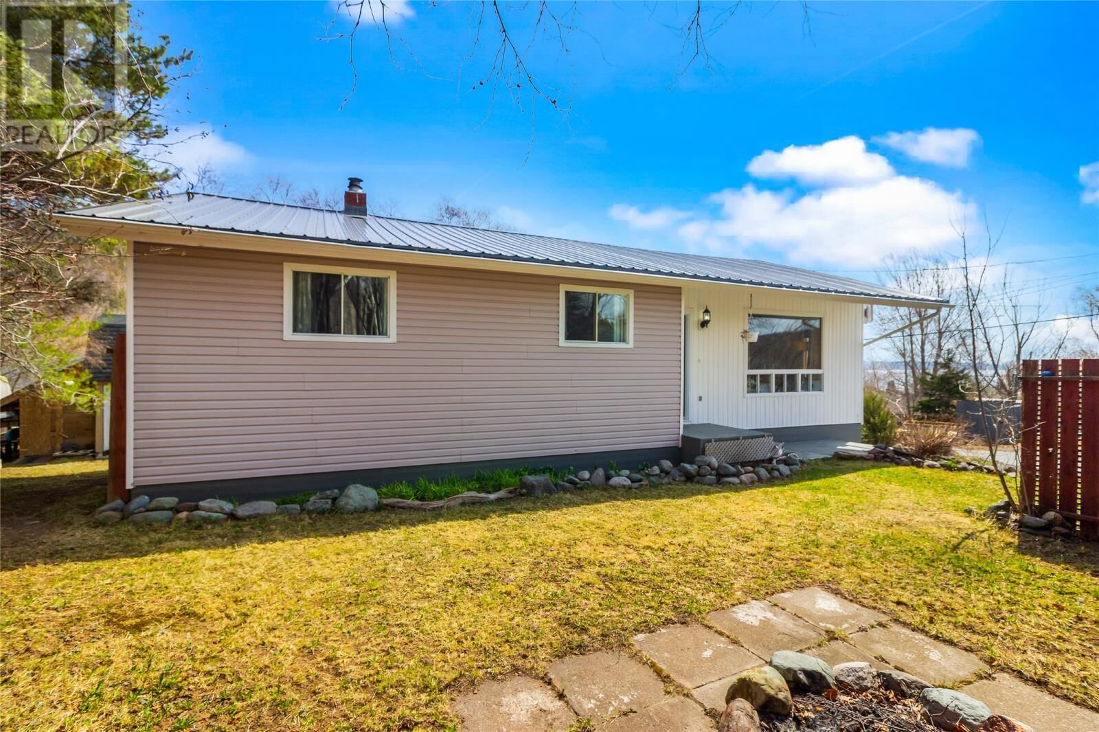 Property Photo:  5 Forest Road Extension  NL A5A 4G9 