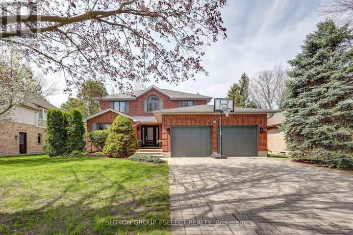 Property Photo:  94 Carriage Hill Drive  ON N5X 3W9 