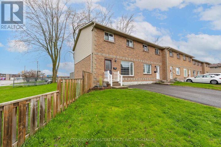 Property Photo:  182 Rosemund Crescent  ON K7M 6Z1 