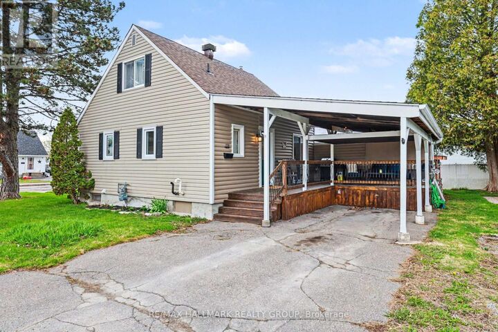 Property Photo:  138 Third Avenue  ON K7S 1Y8 