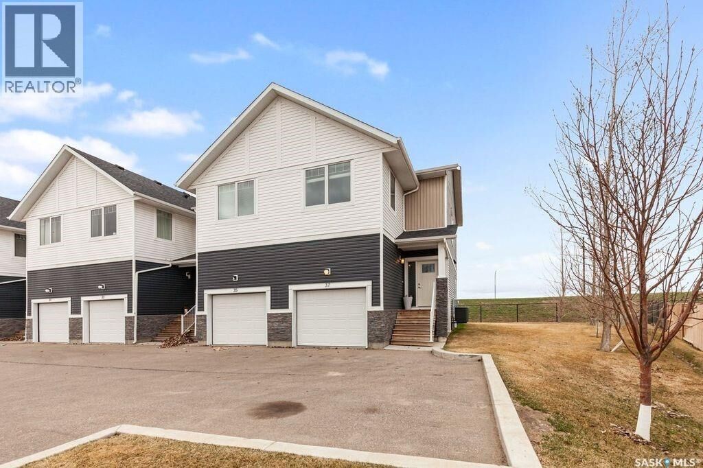 Property Photo:  37 510 Kloppenburg Crescent  SK S7W 0X8 