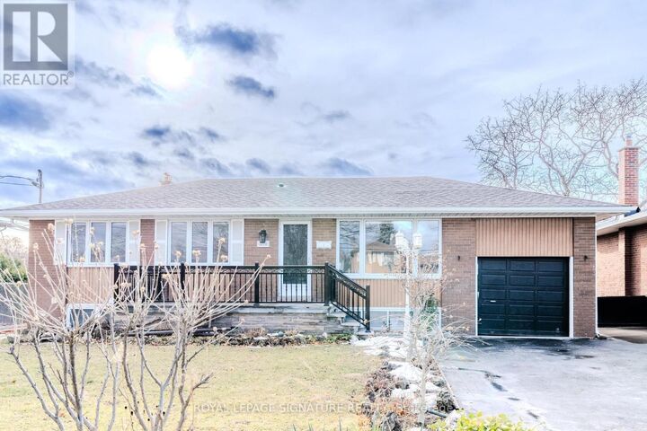 Property Photo:  2218 Cliff Road  ON L5A 2N9 