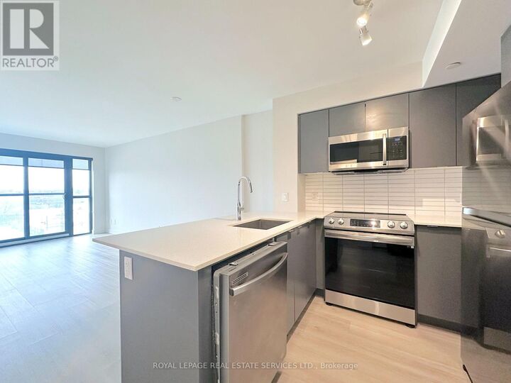 Property Photo:  3385 Dundas Street West 514  ON M6S 2S2 