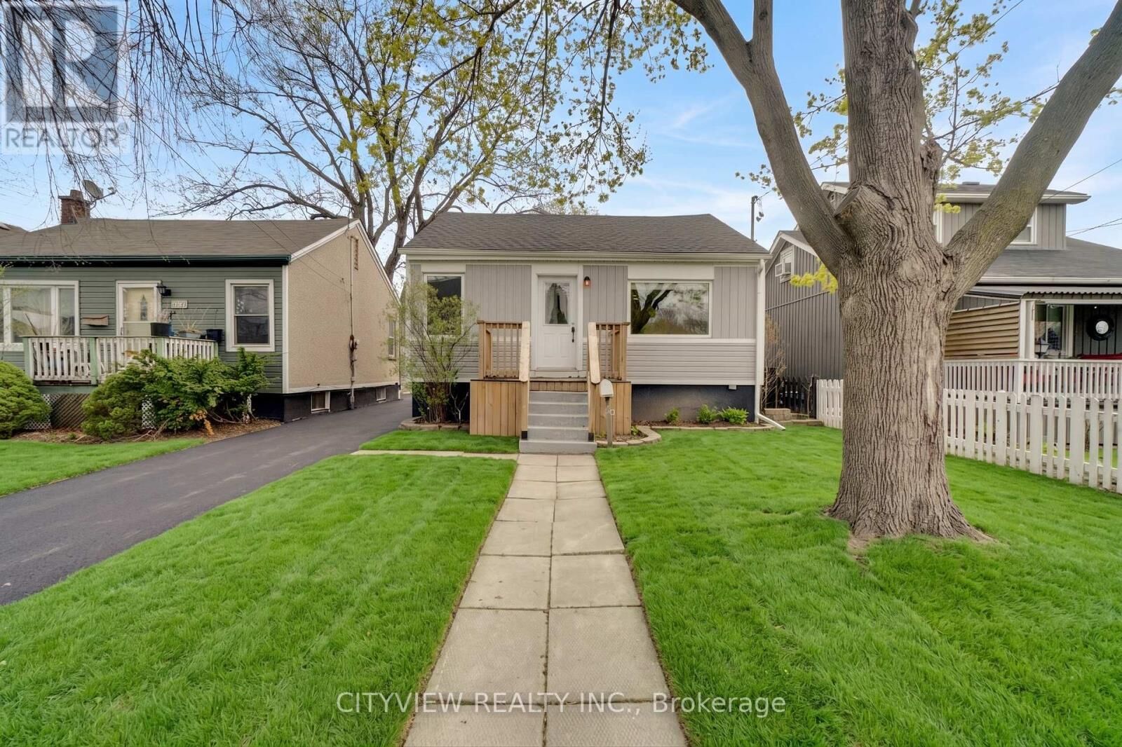 Property Photo:  76 Stapleton Avenue  ON L8H 3N6 