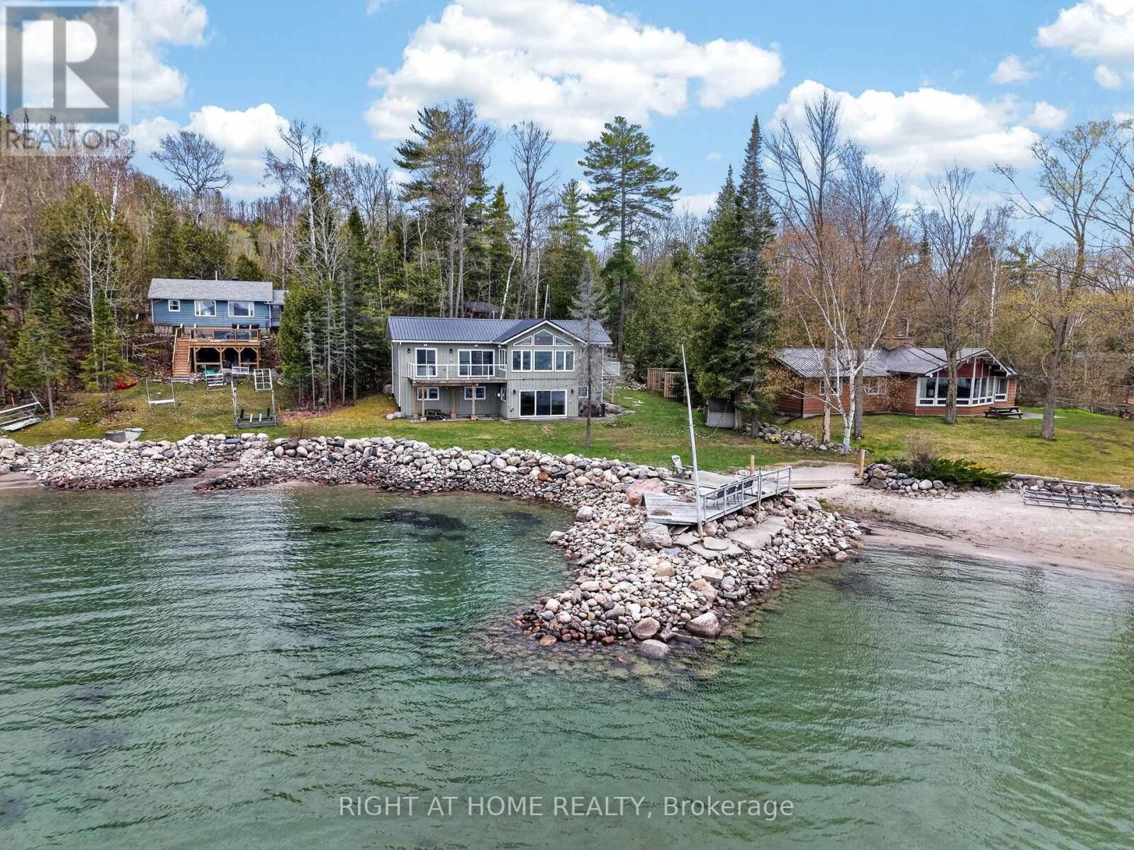 Property Photo:  442 Silver Birch Drive  ON L9M 0M5 