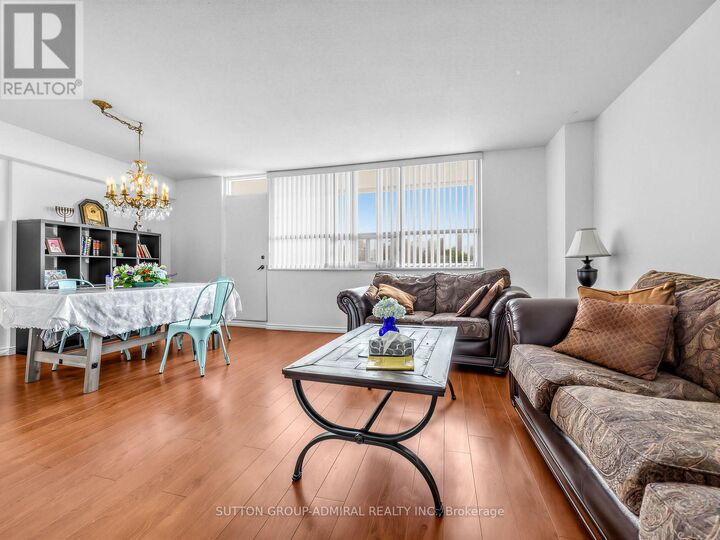 Property Photo:  130 Neptune Drive 505  ON M6A 1X5 