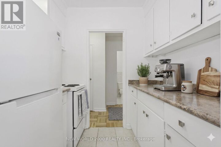 Property Photo:  49 Glen Elm Avenue 406  ON M4T 1V2 