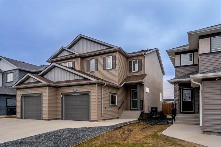 Property Photo: 301 Cartesian Gate MB R2P 1W8