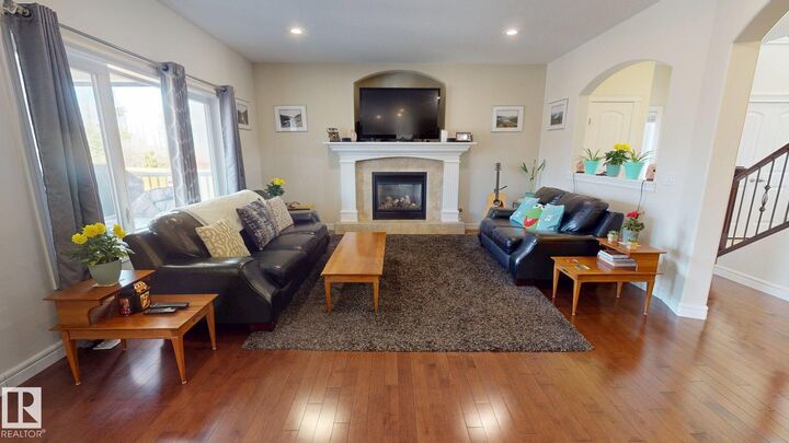 Property Photo:  34 Vale Terrace  AB T8L 0B1 