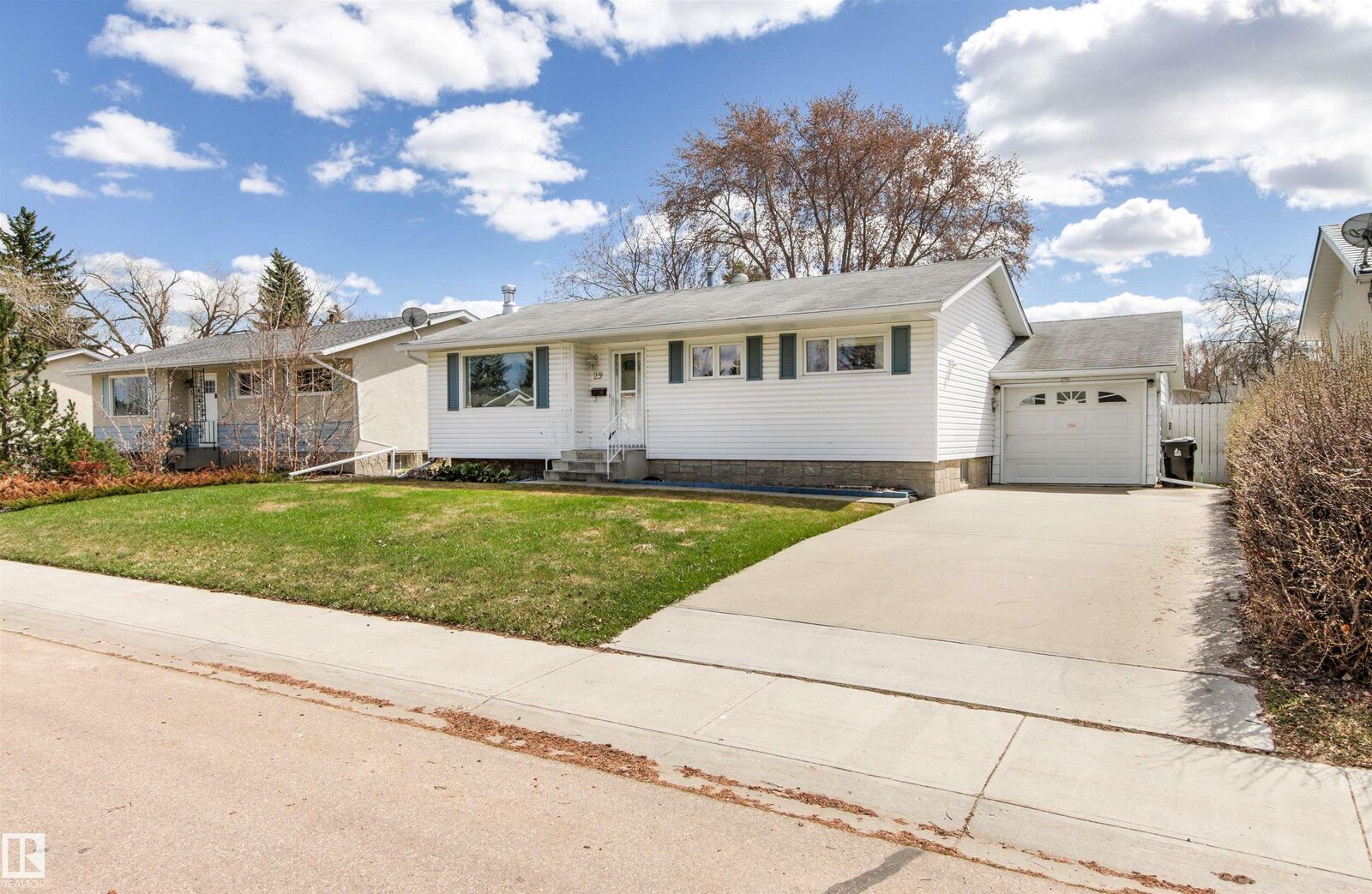 Property Photo:  29 Bristow Crescent  AB T7X 2E1 