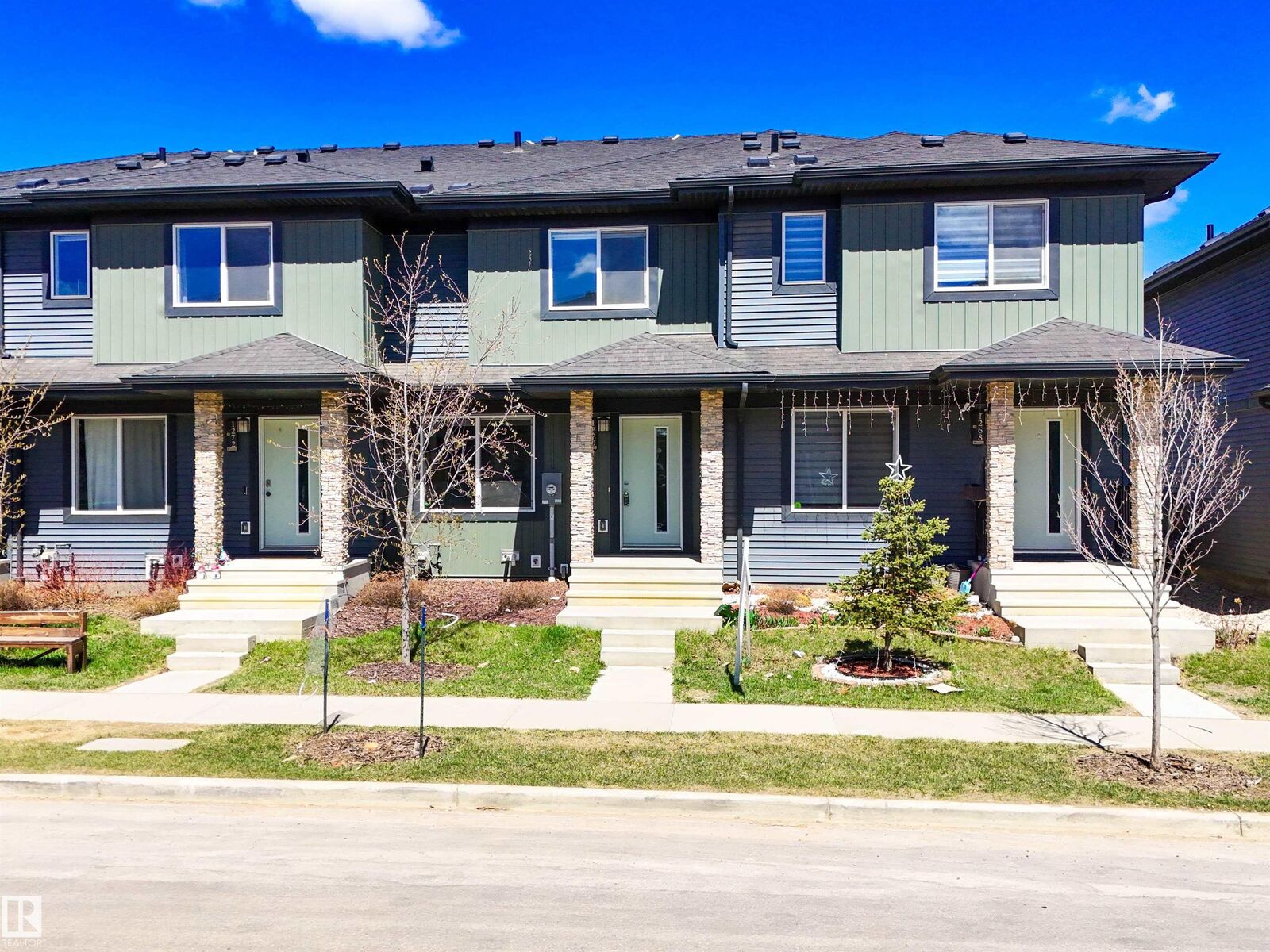 Property Photo:  1270 Rosenthal Boulevard NW  AB T5T 7N6 