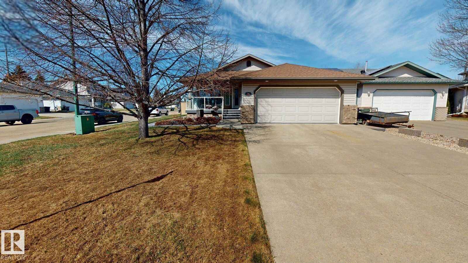 Property Photo:  76 Chancery Way  AB T8H 1Z3 