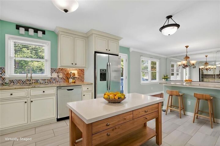 Property Photo: 951 Alexis Way GA 30066