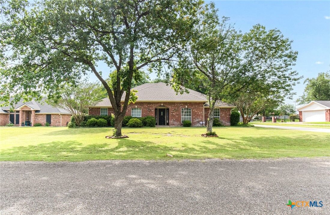 Property Photo:  1806 Chisholm Trail  TX 76571 