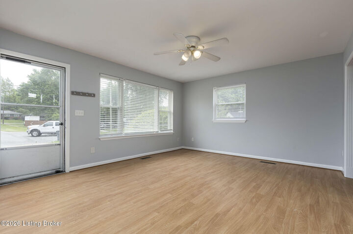 Property Photo: 5606 Leemont Ct KY 40272