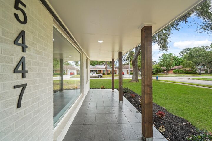 Property Photo:  5447 Kingfisher Drive  TX 77096 