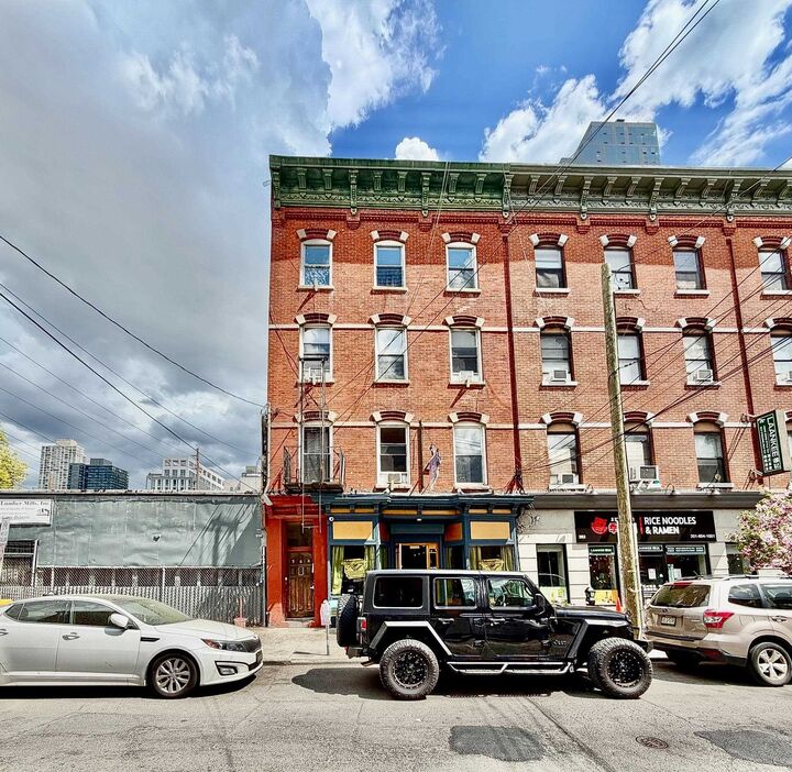 Property Photo:  364 Grove St 1  NJ 07302 