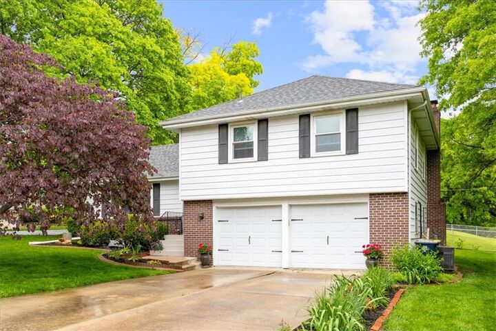 Property Photo:  920 W 100 Street  MO 64114 