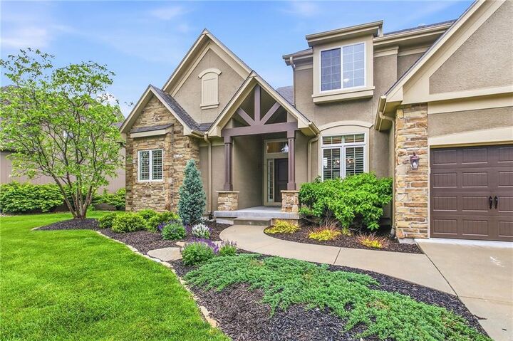 Property Photo:  1637 NE Woodland Shores Drive  MO 64086 