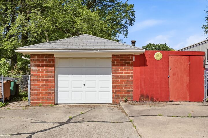 Property Photo: 1538 63rd Street IA 50324