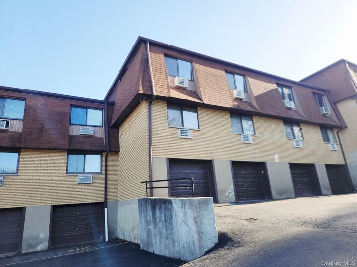Property Photo:  292 Richard Court 292  NY 10970 