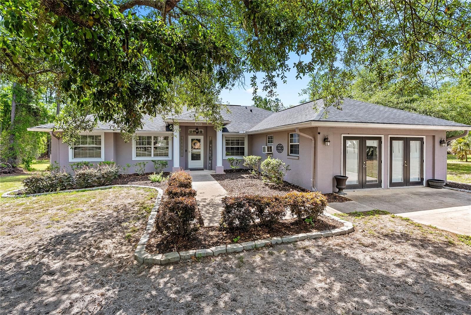 Property Photo: 39600 Greenbrier Street FL 32736
