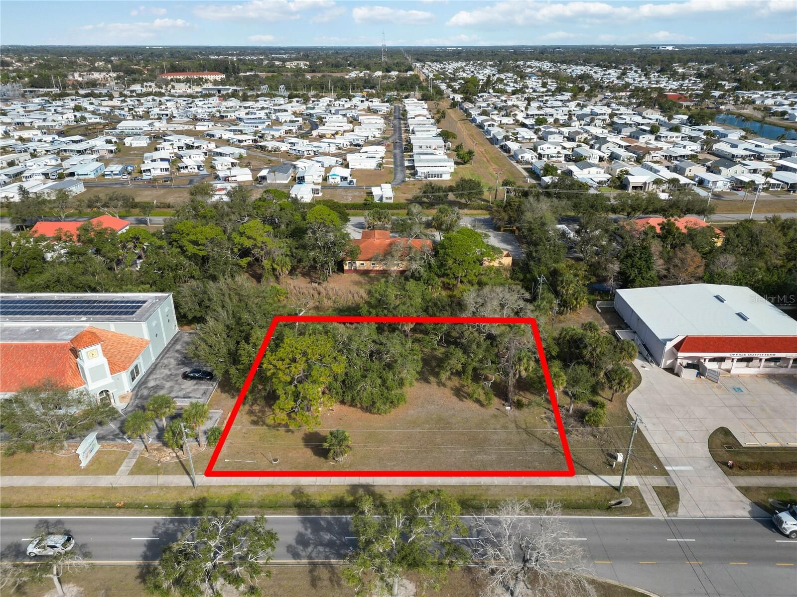 Property Photo:  841 E Venice Avenue  FL 34285 