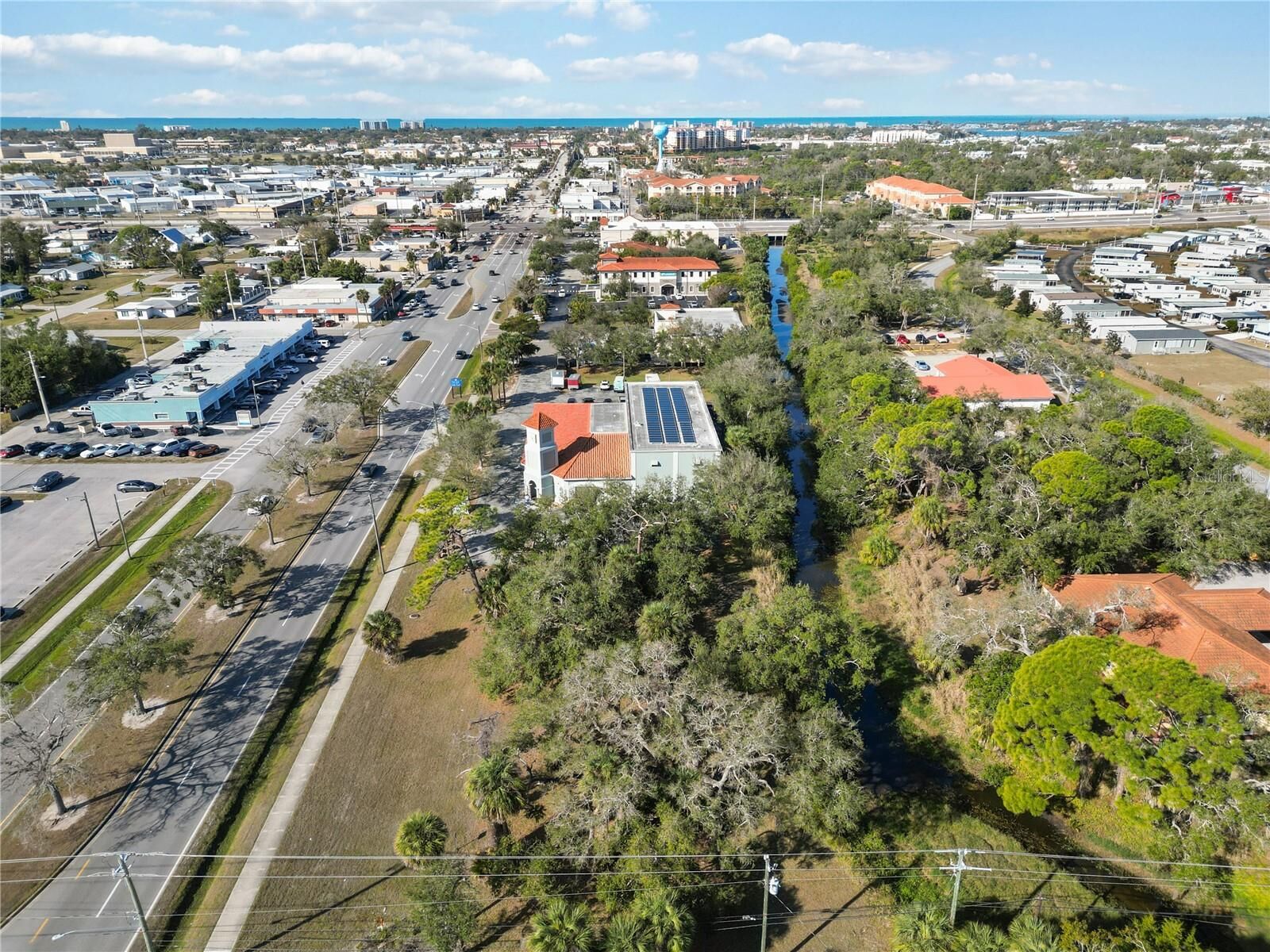 Property Photo: 841 E Venice Avenue FL 34285