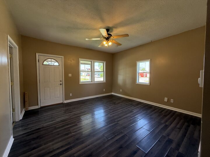 Property Photo: 201 E Lindell Street IL 62896