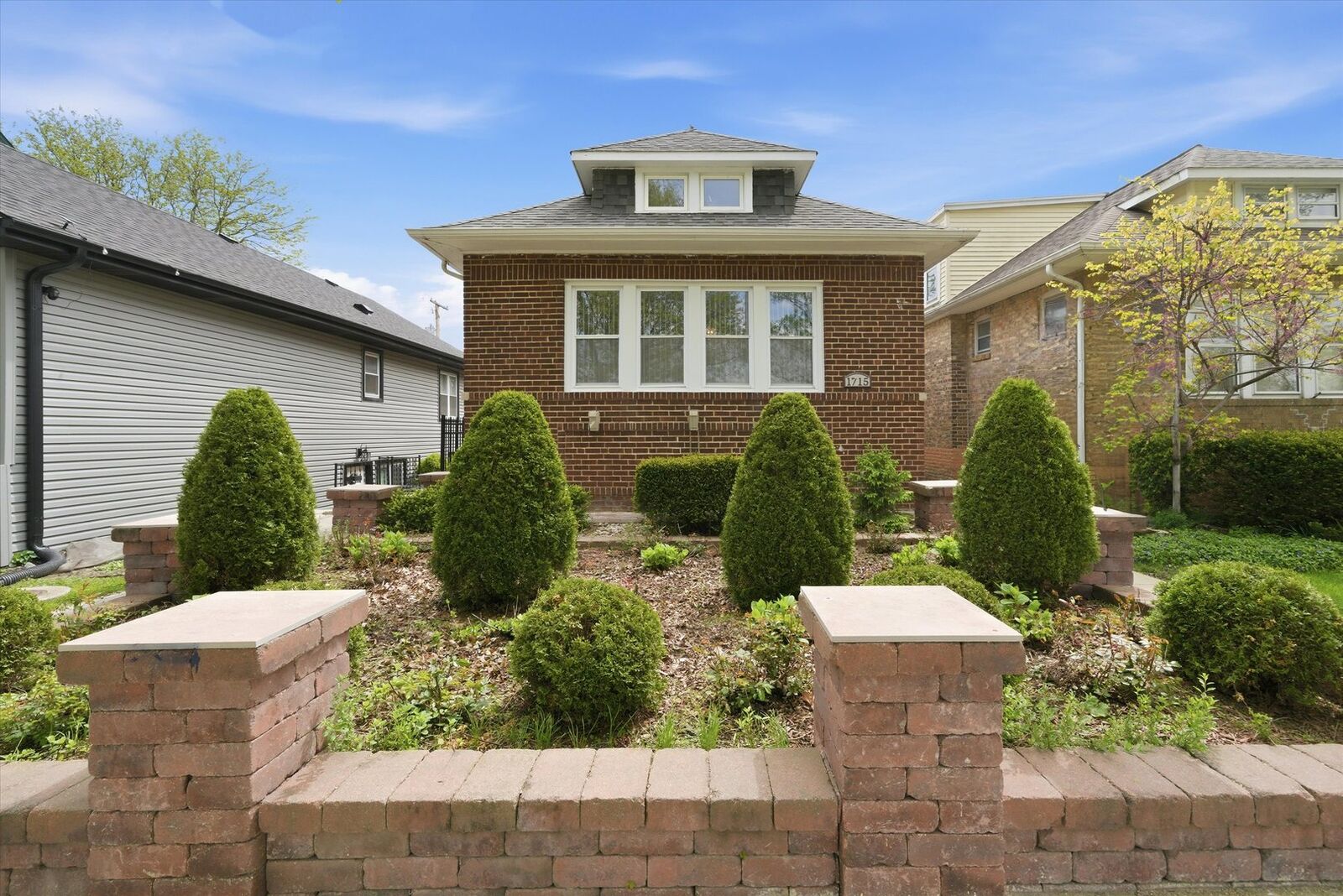 Property Photo:  1715 Hartrey Avenue  IL 60201 