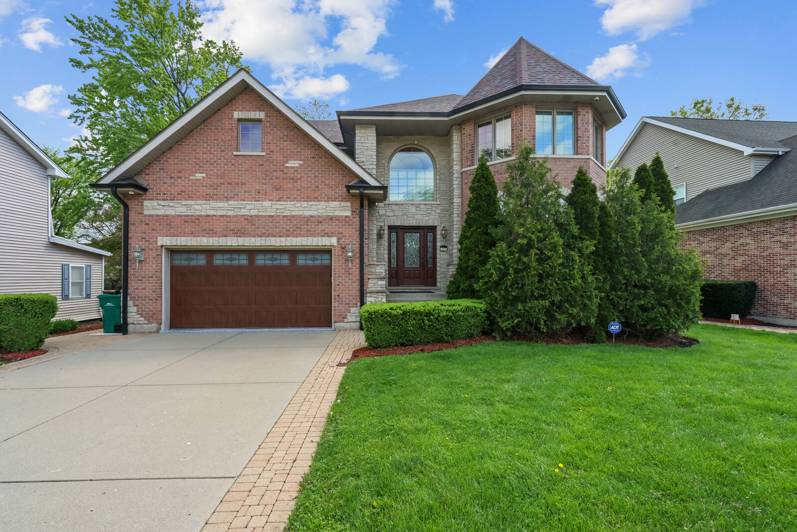 Property Photo:  267 9th Street  IL 60090 