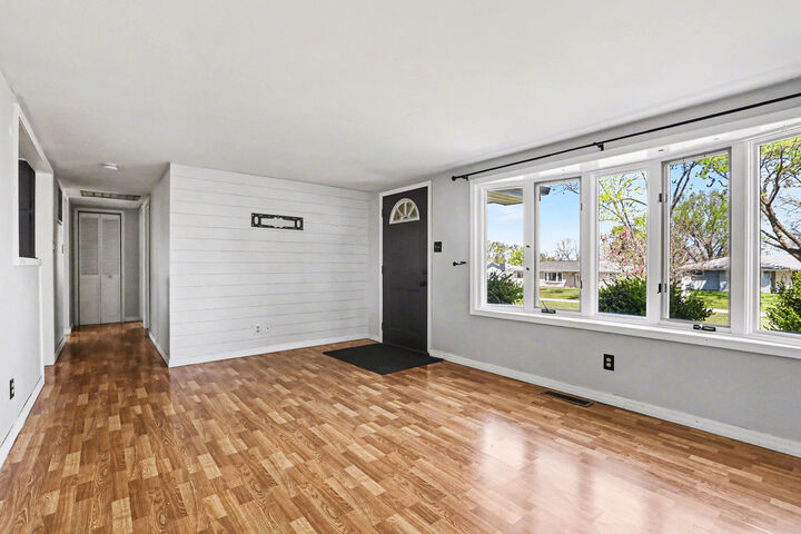 Property Photo:  